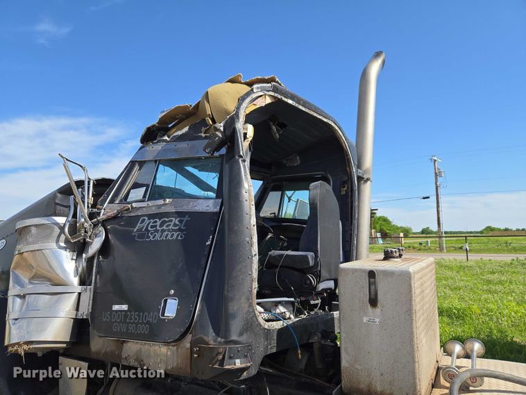 image for item ET5060 2003 Peterbilt 379 semi truck