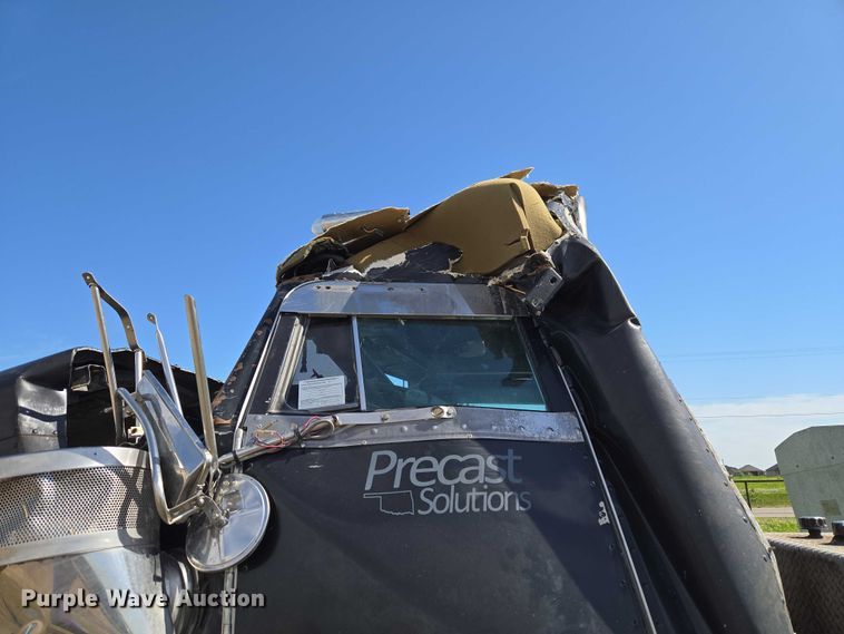 image for item ET5060 2003 Peterbilt 379 semi truck