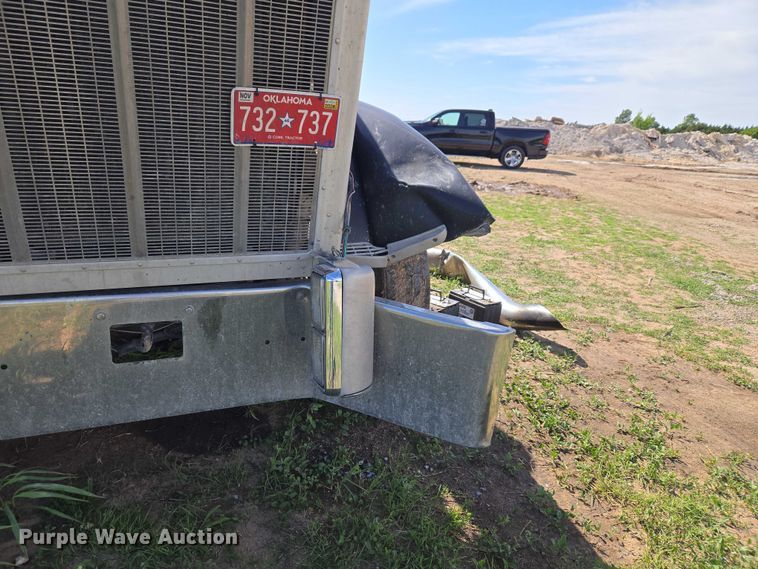 image for item ET5060 2003 Peterbilt 379 semi truck