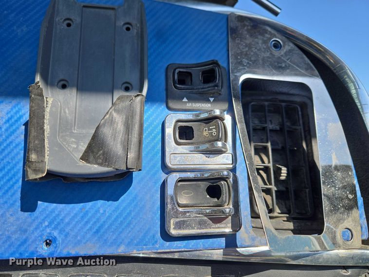 image for item ET5060 2003 Peterbilt 379 semi truck