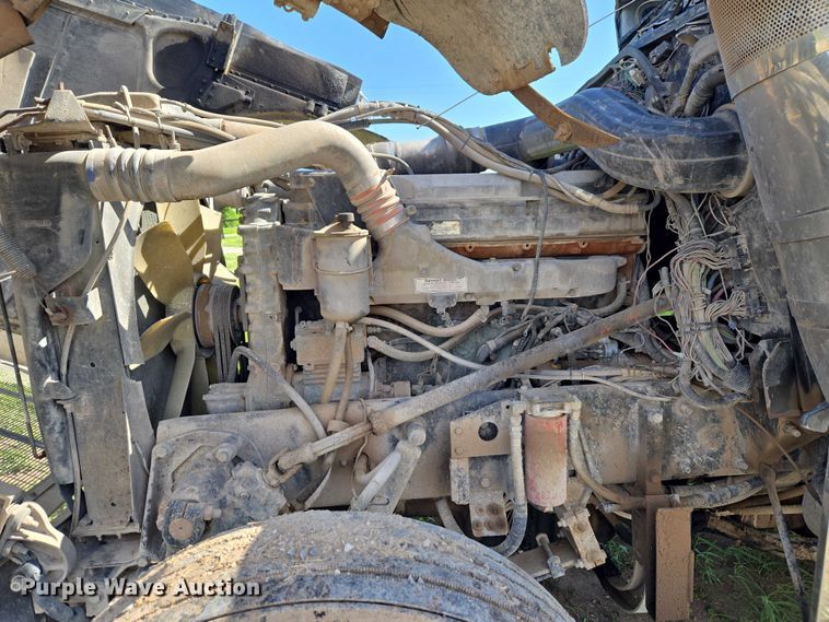image for item ET5060 2003 Peterbilt 379 semi truck