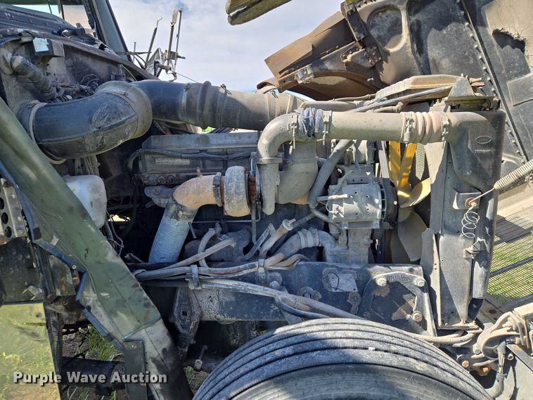 image for item ET5060 2003 Peterbilt 379 semi truck