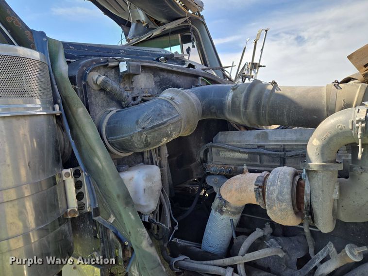 image for item ET5060 2003 Peterbilt 379 semi truck