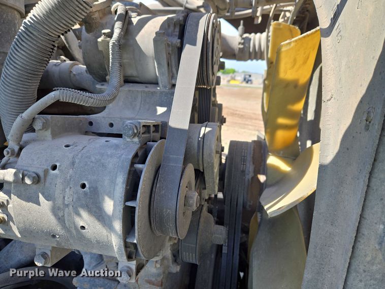 image for item ET5060 2003 Peterbilt 379 semi truck