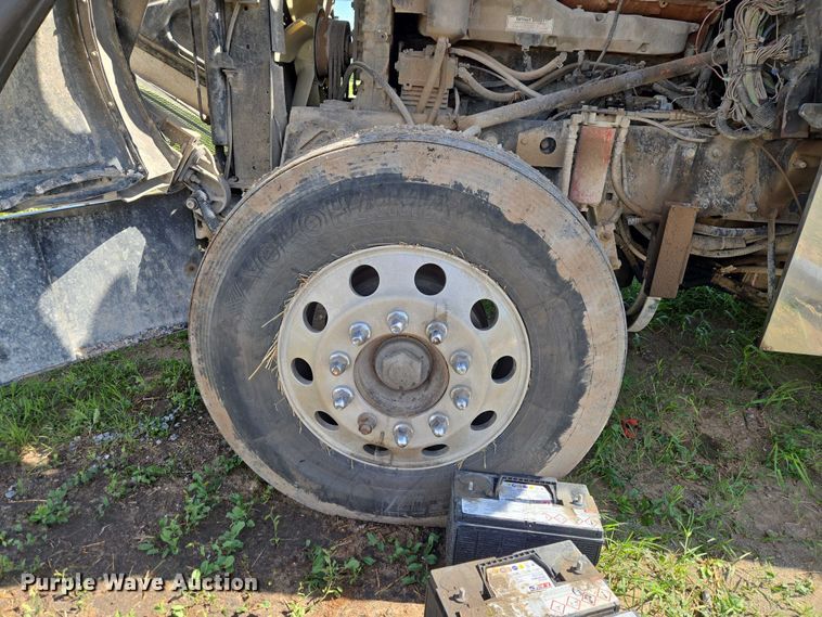 image for item ET5060 2003 Peterbilt 379 semi truck