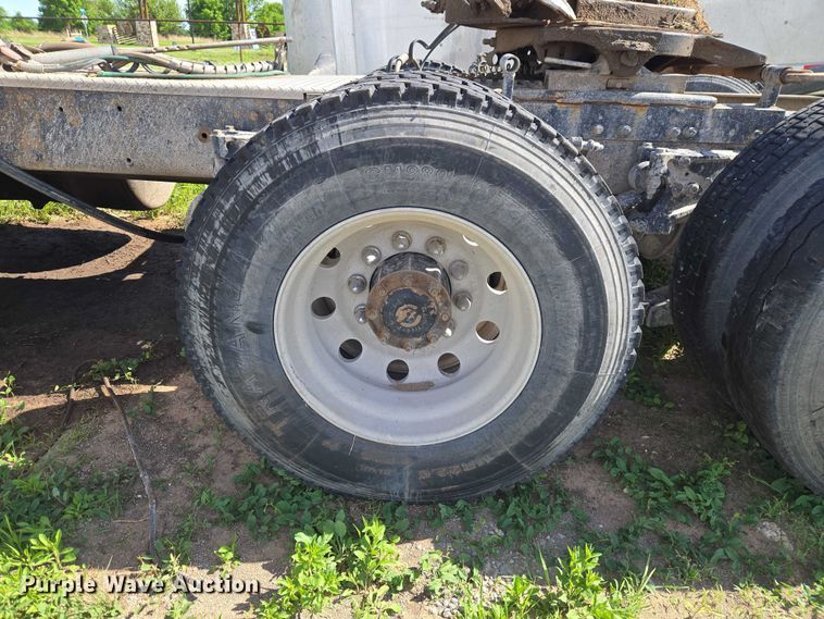 image for item ET5060 2003 Peterbilt 379 semi truck