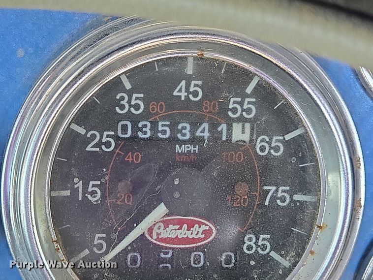 image for item ET5060 2003 Peterbilt 379 semi truck