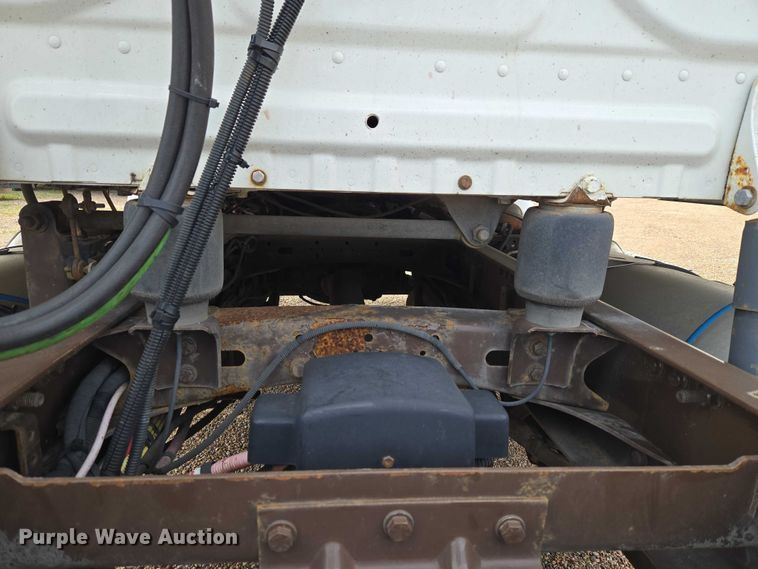 image for item ET5161 2015 Freightliner Cascadia semi truck