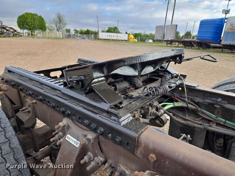 image for item ET5161 2015 Freightliner Cascadia semi truck