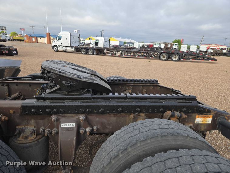 image for item ET5161 2015 Freightliner Cascadia semi truck