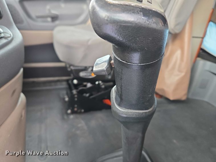 image for item ET5161 2015 Freightliner Cascadia semi truck