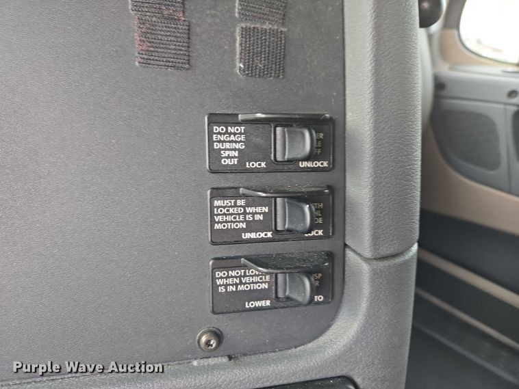 image for item ET5161 2015 Freightliner Cascadia semi truck