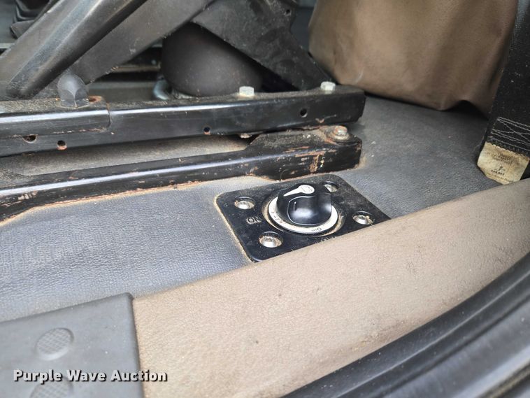 image for item ET5161 2015 Freightliner Cascadia semi truck