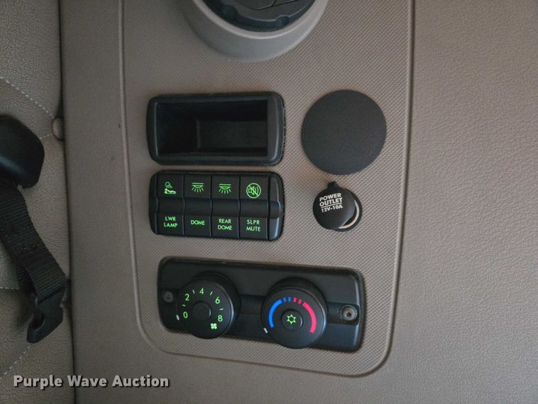 image for item ET5161 2015 Freightliner Cascadia semi truck