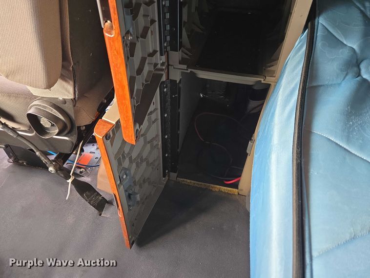 image for item ET5161 2015 Freightliner Cascadia semi truck