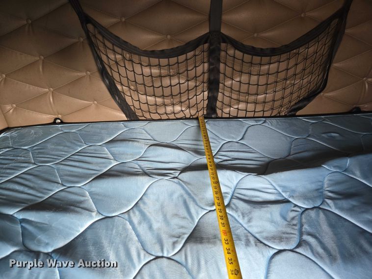 image for item ET5161 2015 Freightliner Cascadia semi truck