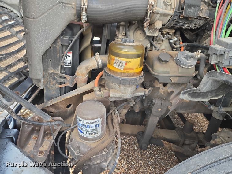 image for item ET5161 2015 Freightliner Cascadia semi truck