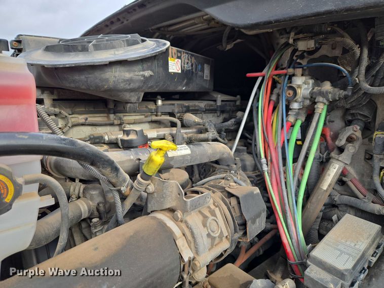 image for item ET5161 2015 Freightliner Cascadia semi truck