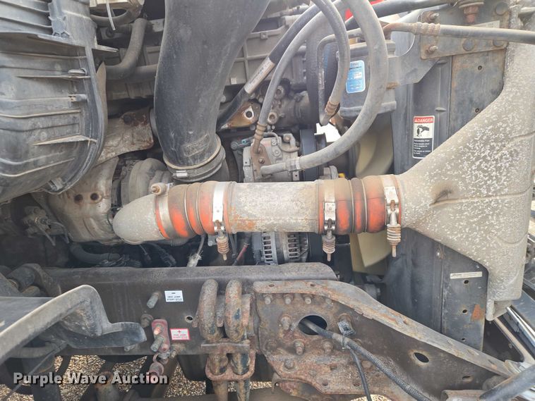 image for item ET5161 2015 Freightliner Cascadia semi truck