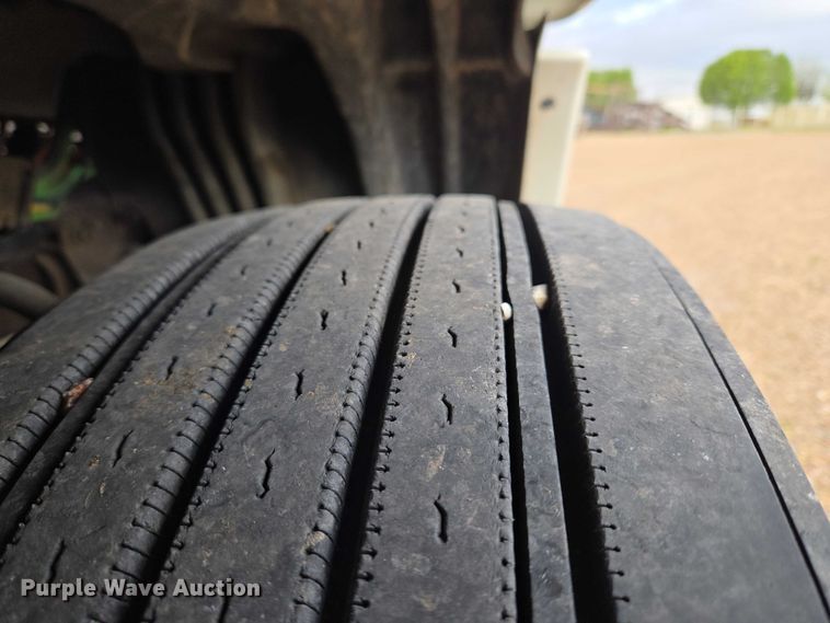 image for item ET5161 2015 Freightliner Cascadia semi truck