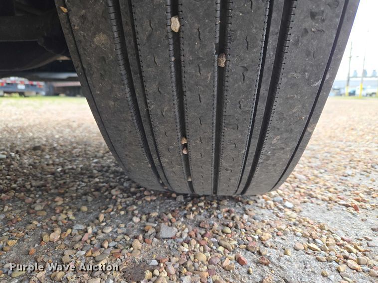 image for item ET5161 2015 Freightliner Cascadia semi truck