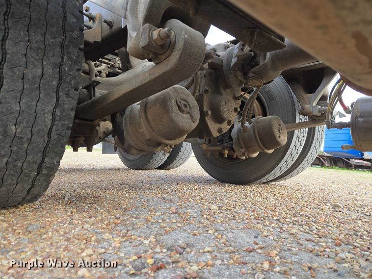 image for item ET5161 2015 Freightliner Cascadia semi truck