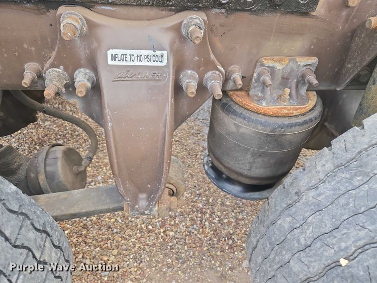 image for item ET5161 2015 Freightliner Cascadia semi truck