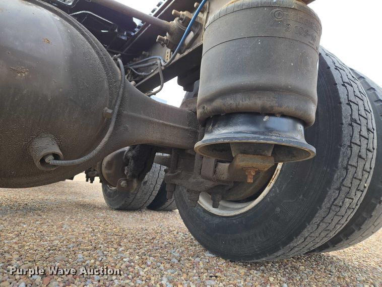 image for item ET5161 2015 Freightliner Cascadia semi truck