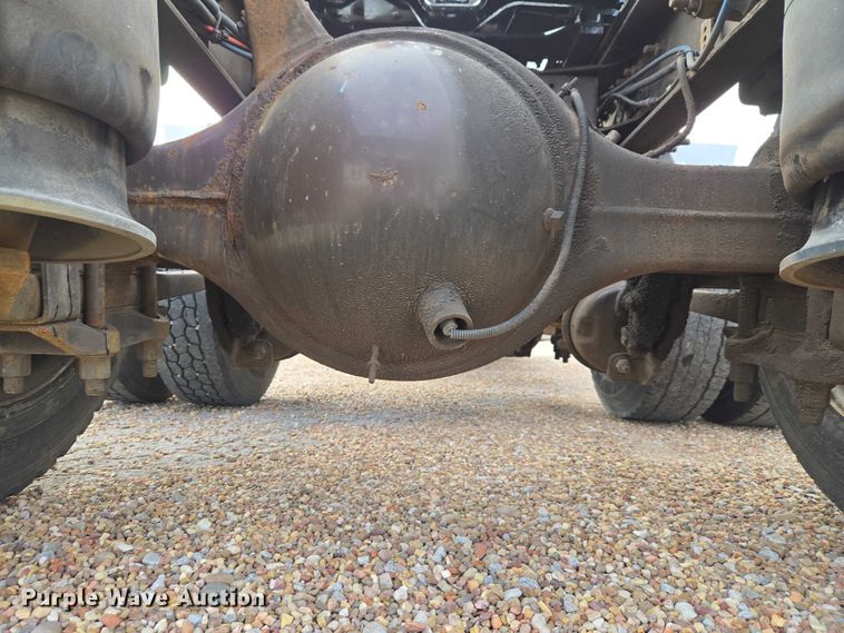 image for item ET5161 2015 Freightliner Cascadia semi truck