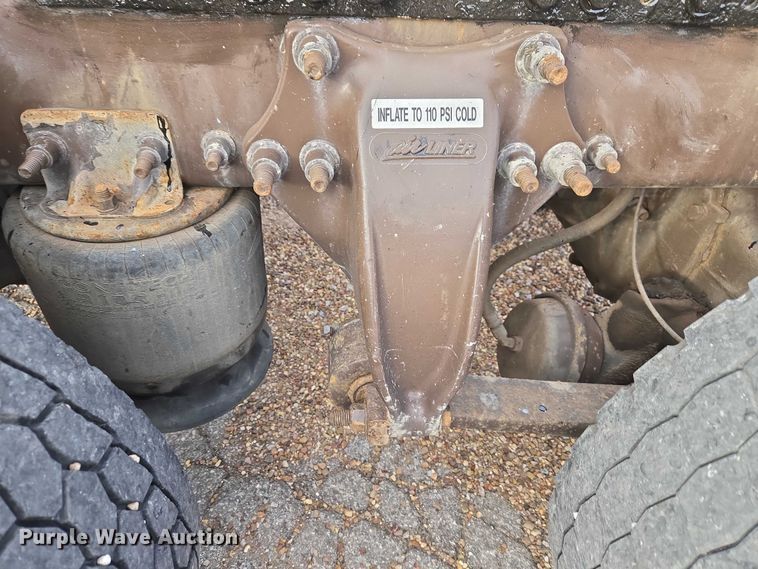 image for item ET5161 2015 Freightliner Cascadia semi truck