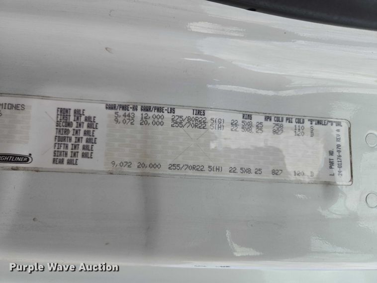 image for item ET5161 2015 Freightliner Cascadia semi truck