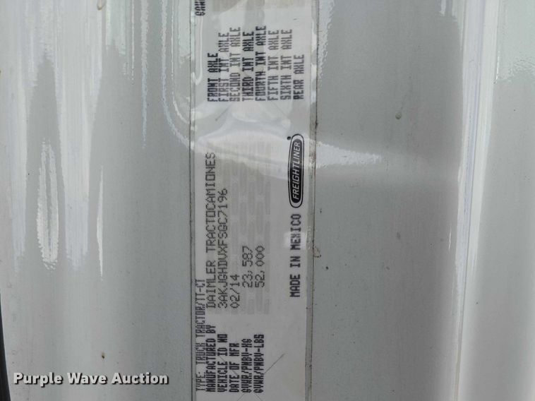 image for item ET5161 2015 Freightliner Cascadia semi truck