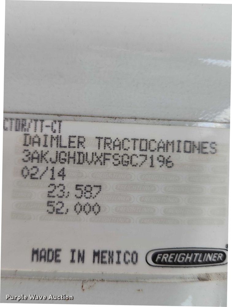 image for item ET5161 2015 Freightliner Cascadia semi truck