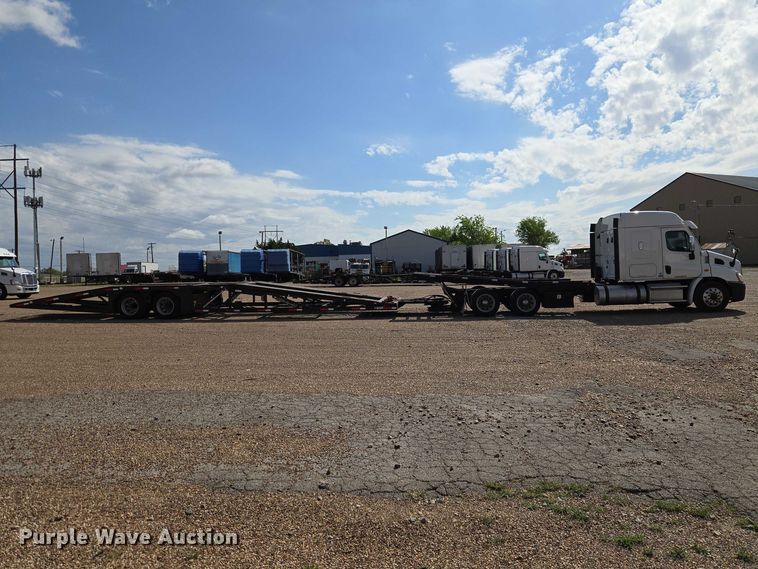 image for item ET5163 2019 Freightliner Cascadia semi truck with car carrier