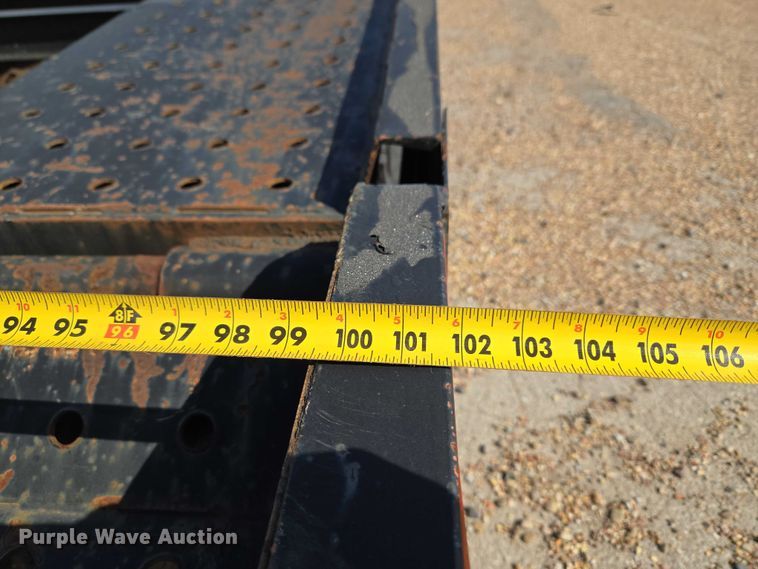 image for item ET5163 2019 Freightliner Cascadia semi truck with car carrier