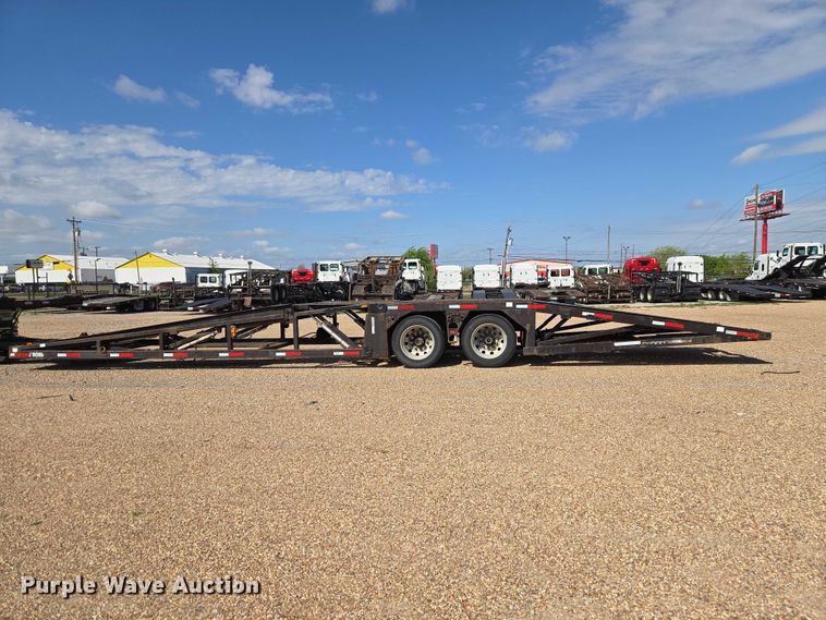 image for item ET5163 2019 Freightliner Cascadia semi truck with car carrier