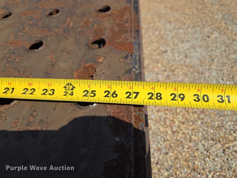 image for item ET5163 2019 Freightliner Cascadia semi truck with car carrier