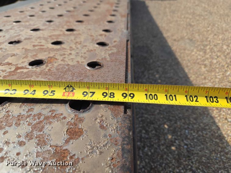 image for item ET5163 2019 Freightliner Cascadia semi truck with car carrier