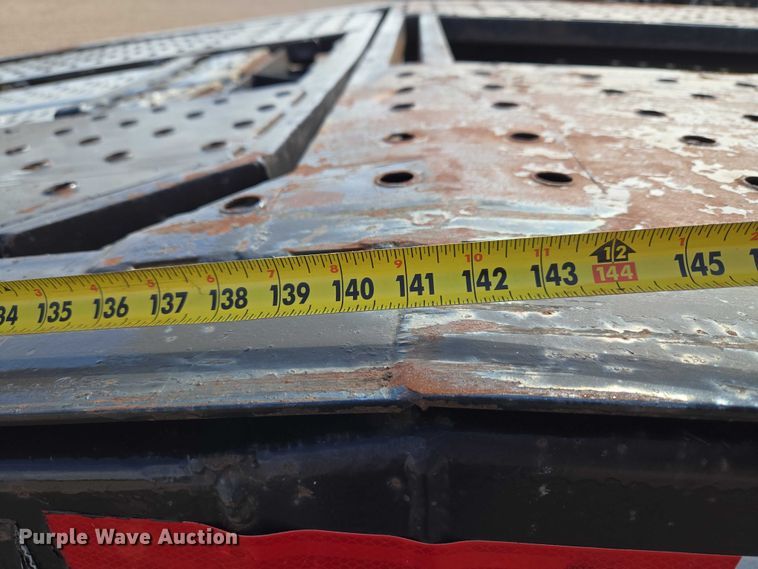 image for item ET5163 2019 Freightliner Cascadia semi truck with car carrier