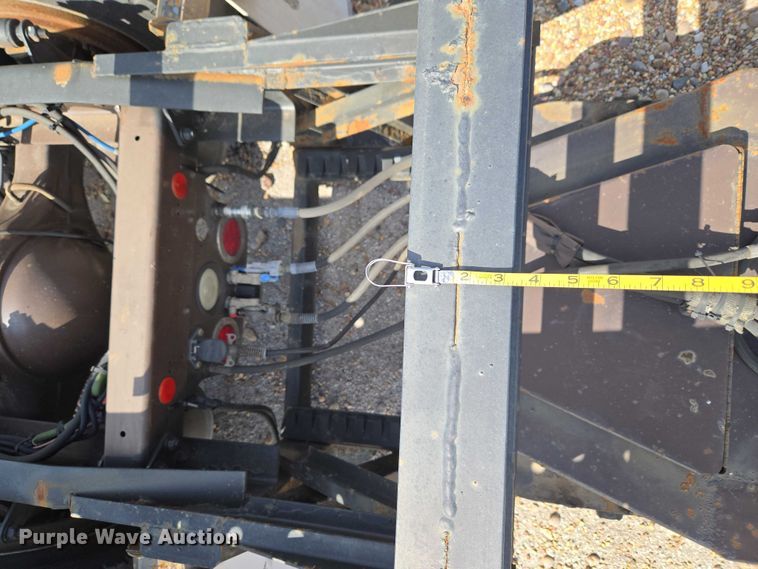 image for item ET5163 2019 Freightliner Cascadia semi truck with car carrier