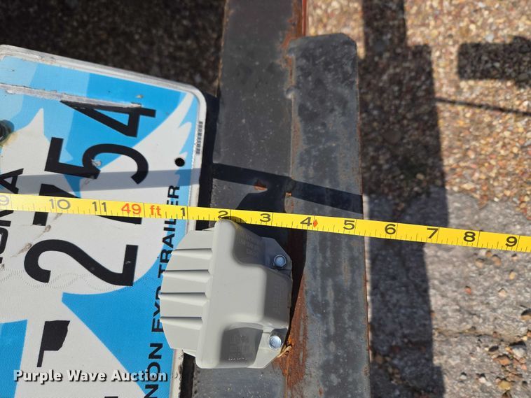 image for item ET5163 2019 Freightliner Cascadia semi truck with car carrier