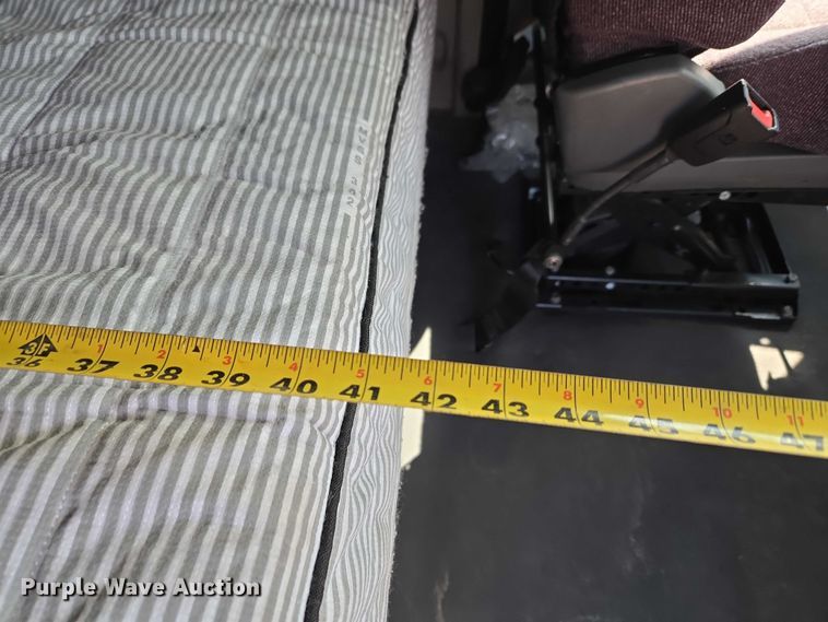 image for item ET5163 2019 Freightliner Cascadia semi truck with car carrier