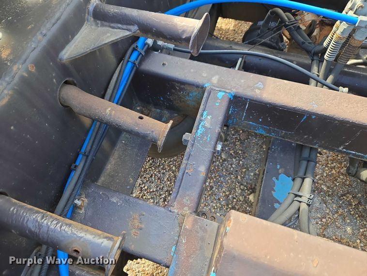 image for item ET5163 2019 Freightliner Cascadia semi truck with car carrier