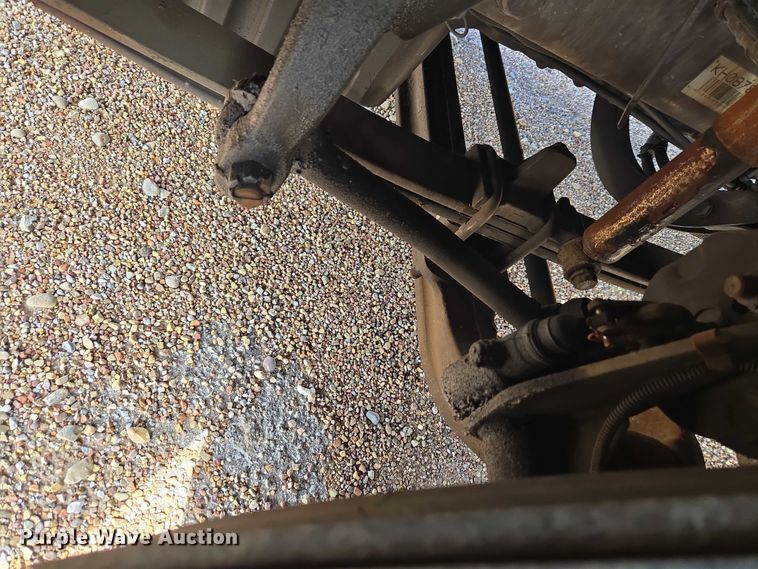 image for item ET5163 2019 Freightliner Cascadia semi truck with car carrier