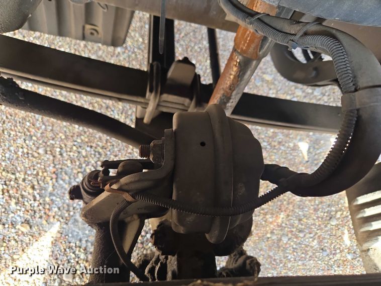 image for item ET5163 2019 Freightliner Cascadia semi truck with car carrier