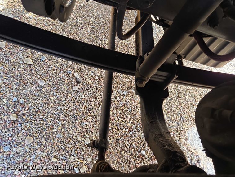 image for item ET5163 2019 Freightliner Cascadia semi truck with car carrier