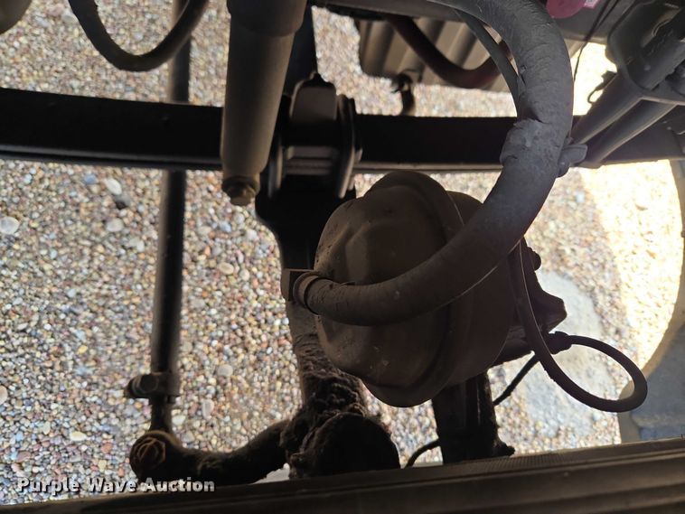 image for item ET5163 2019 Freightliner Cascadia semi truck with car carrier