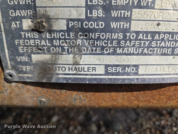 image for item ET5163 2019 Freightliner Cascadia semi truck with car carrier