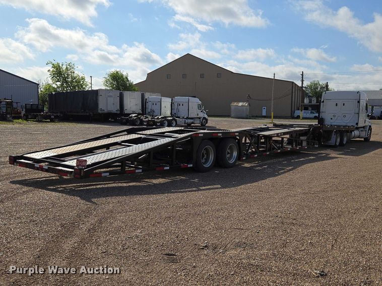 image for item ET5164 2019 Freightliner Cascadia semi truck with car carrier