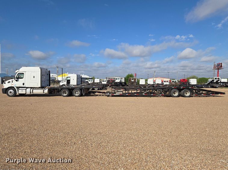 image for item ET5164 2019 Freightliner Cascadia semi truck with car carrier